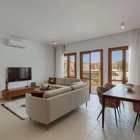 Theseus Village Be11 Apartment *